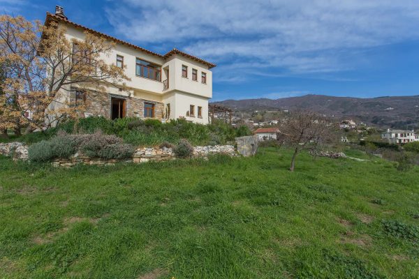ARTISTIC HOUSE - Image 2